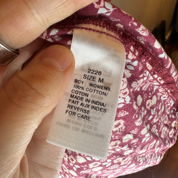 Women’s Woolrich size medium 100% cotton floral button down blouse - Picture 6 of 6